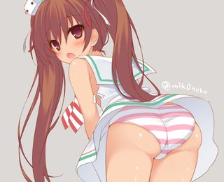 艦隊これくしょんのツインテかわいいリベッチオちゃんの縞パン二次エロ画像！
