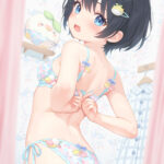黒髪美少女が更衣室で水着を試着している二次画像